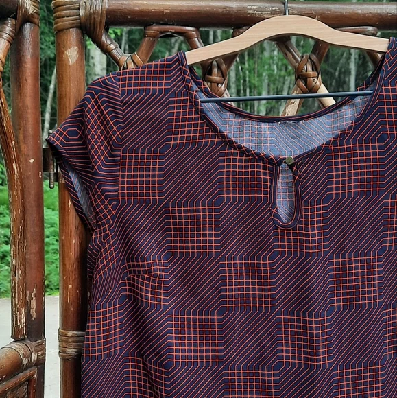 🍀3/15 Short Sleeve Midi Dress - Picture 3 of 5